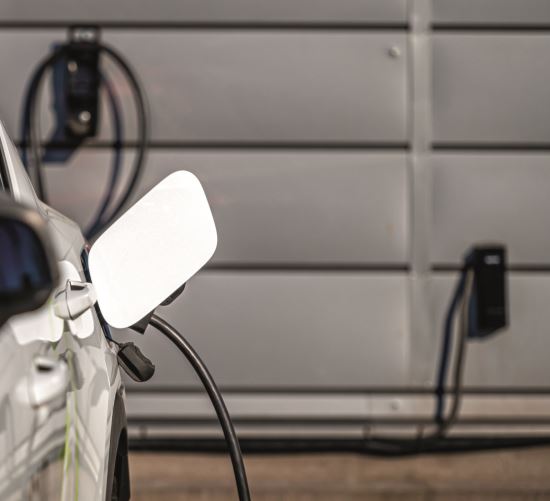 6 conselhos para poupares com o carro elétrico quando o preço da eletricidade dispara