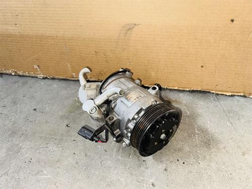 Peça - Compressor de Ac Seat Ibiza / Volkwagen Polo 1.2 de 12V 