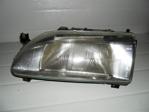 Peça - Farol Esquerdo Renault Megane - 1996 / 1999