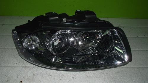 Peça - Farol Direito Audi A4 - 2001 / 2005