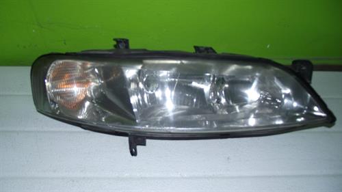 Peça - Farol Direito Opel Vectra - 1999 / 2002