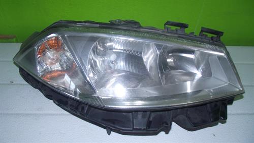 Peça - Farol Direito Renault Megane - 2002 / 2006