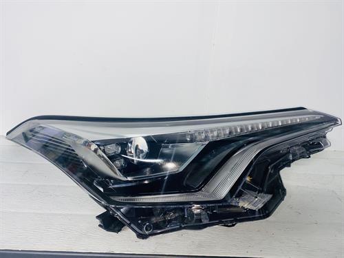 Peça - Farol Direito Toyota C-HR - 2018 / 2023 - F1439