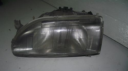 Peça - Farol Esquerdo Renault Megane - 1996 / 1999 