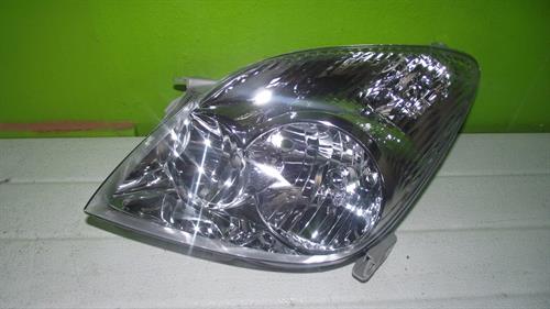 Peça - Farol Esquerdo Toyota Corolla Verso - 2004 / 2009