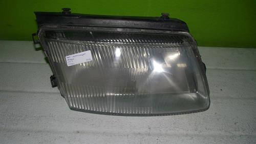 Peça - Farol Esquerdo Volkswagen Passat - 1996 / 2000