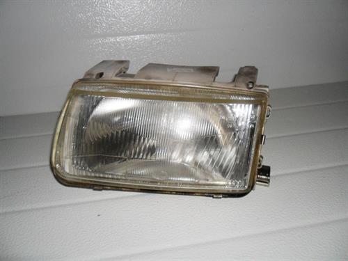 Peça - Farol Esquerdo Volkswagen Polo - 1994 / 1999 