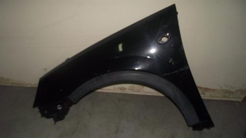 Peça - Guarda Lamas Esquerdo Opel Corsa C - 2000 / 2006