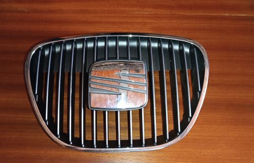 Peça - Grelha frontal c/ símbolo original SEAT Ibiza 6l