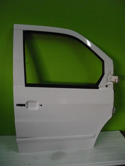 Peça - Porta Frente Direita Mercedes Vito - 1998 / 2004