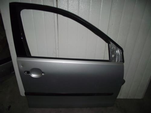 Peça - Porta Frente Direita Volkswagen Polo - 2001 / 2005